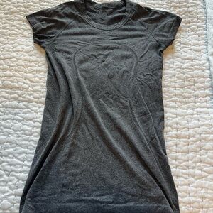 Lululemon workout top